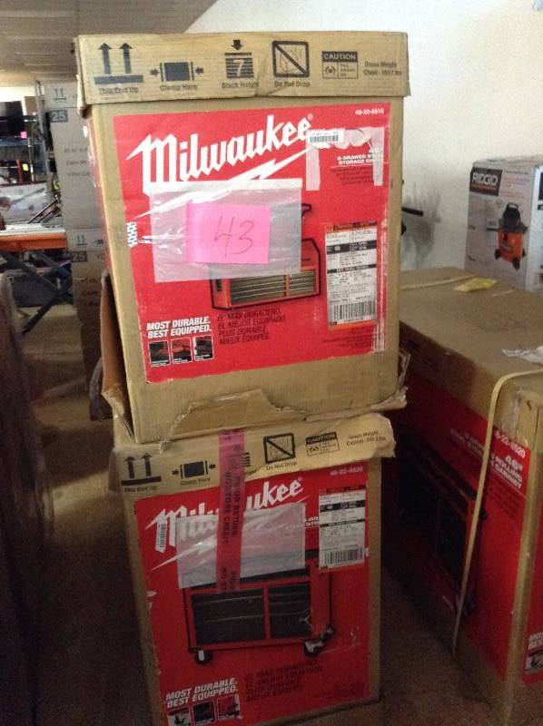 lot 42 image: Milwauukee 46 in. 16-Drawer Tool Chest and Rolling Cabinet Set, Red and Black not used