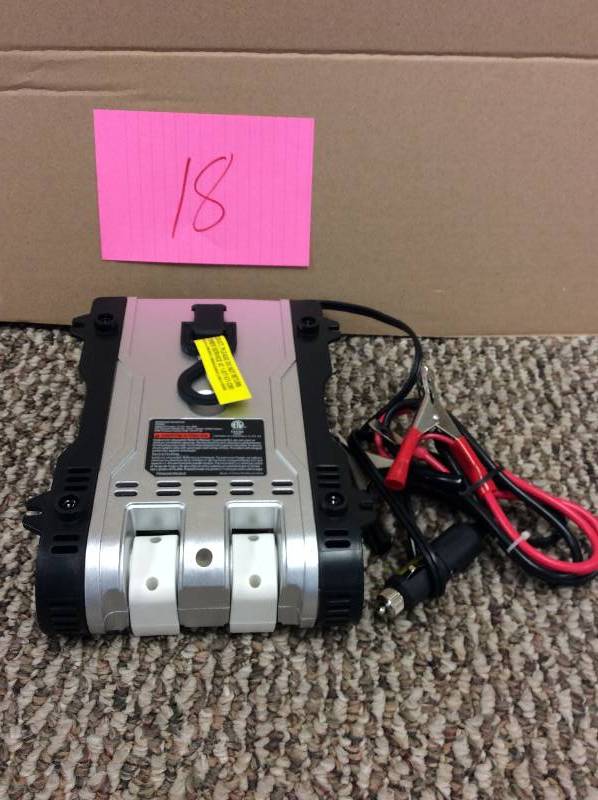 lot 18 image: Black and Decker 500 Watt power inverter