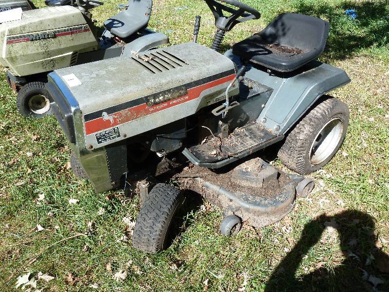 lot 1 image: WHITE LGT-1655 Riding Lawn Mower