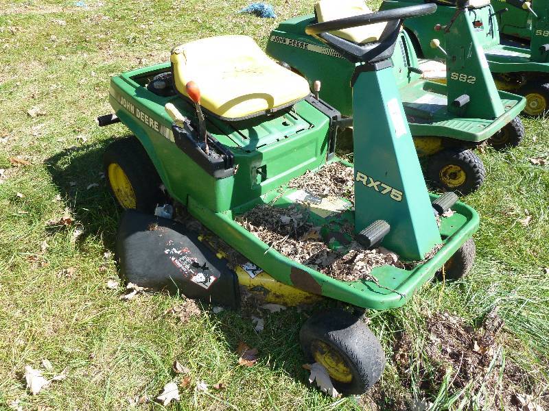 lot 7 image: John Deere RX 75 Riding Lawn Mower