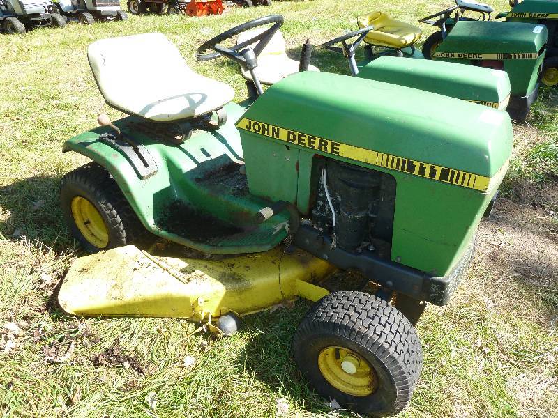 lot 16 image: John Deere 111 Riding Lawn Mower