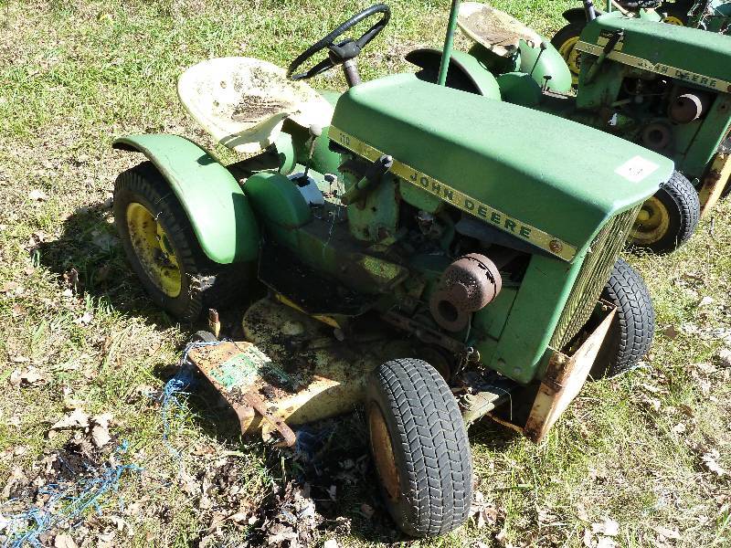 lot 20 image: John Deere 110 Vintage Riding Lawn Mower