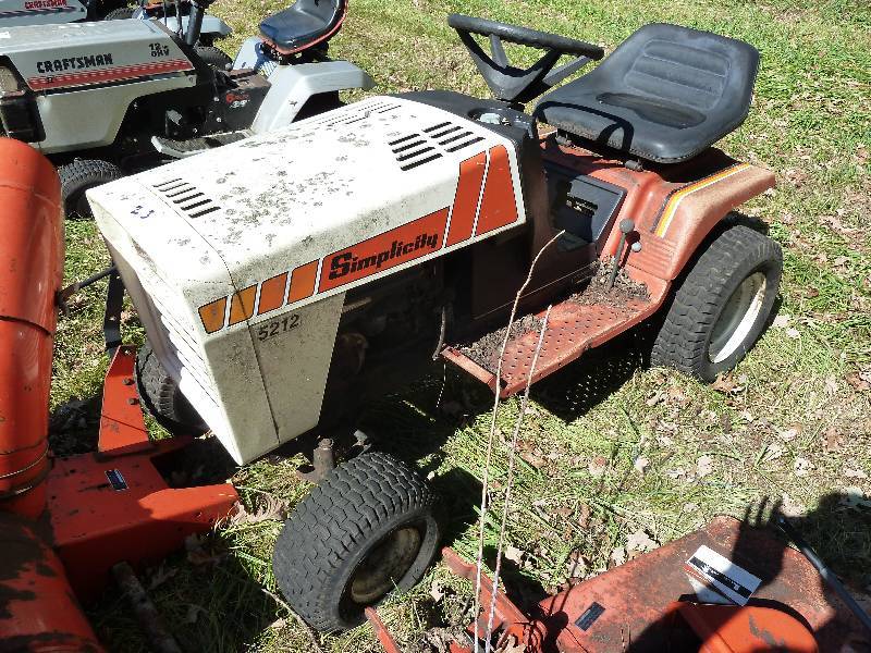 lot 23 image: Simplicity 5212 Riding Lawn Mower