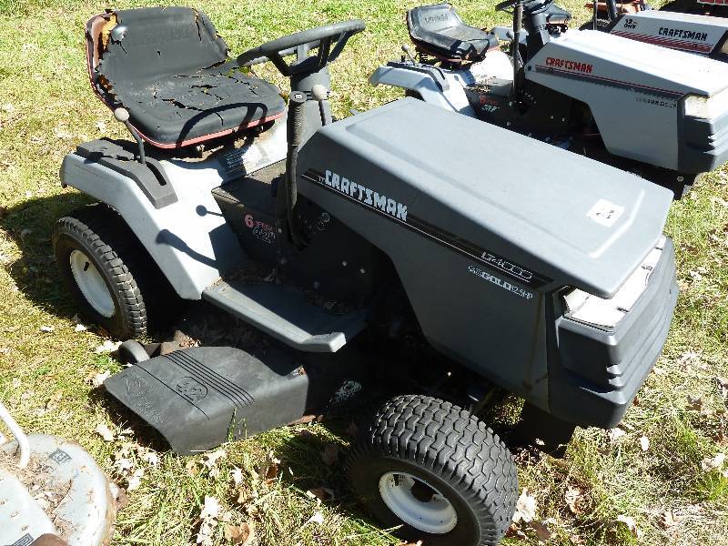 lot 26 image: Craftsman LT4000 Riding Lawn Mower