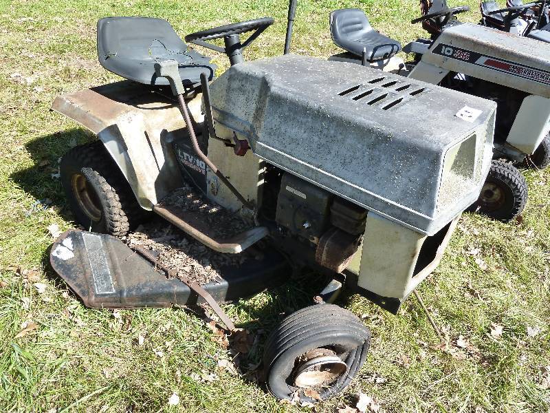 lot 28 image: Craftsman LTV 10 Riding Lawn Mower
