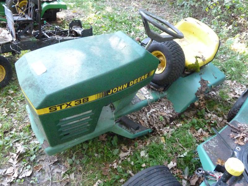 lot 51 image: John Deere STX 38 Riding Lawn Mower