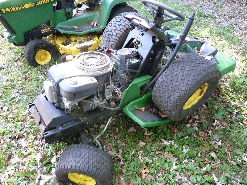 lot 53 image: John Deere LX 176 Riding Lawn Mower
