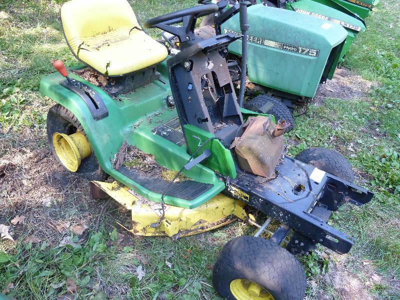 John Deere LX 172 Riding Lawn Mower | Massive Lawn & Garden Tractor ...