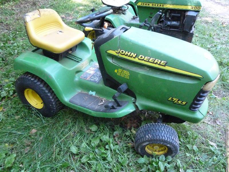 lot 69 image: John Deere LT 155 Riding Lawn Mower