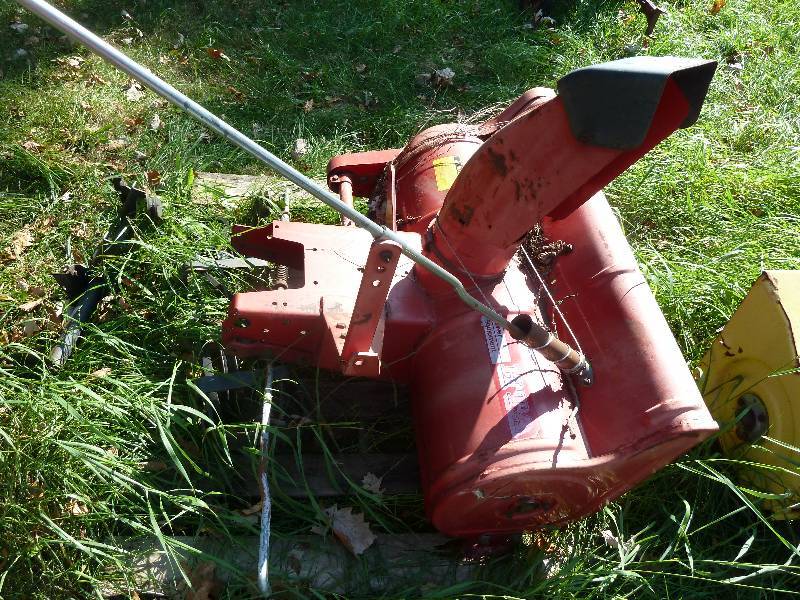 lot 71 image: HTA Snoblower