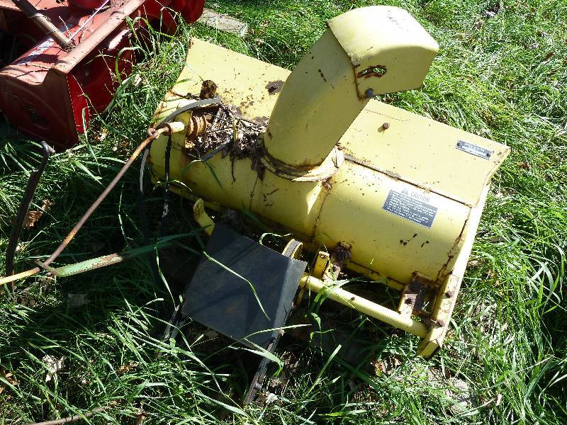 lot 72 image: John Deere Snowblower G338K