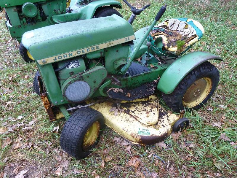 lot 48 image: John Deere 112 Vintage Riding Lawn Mower