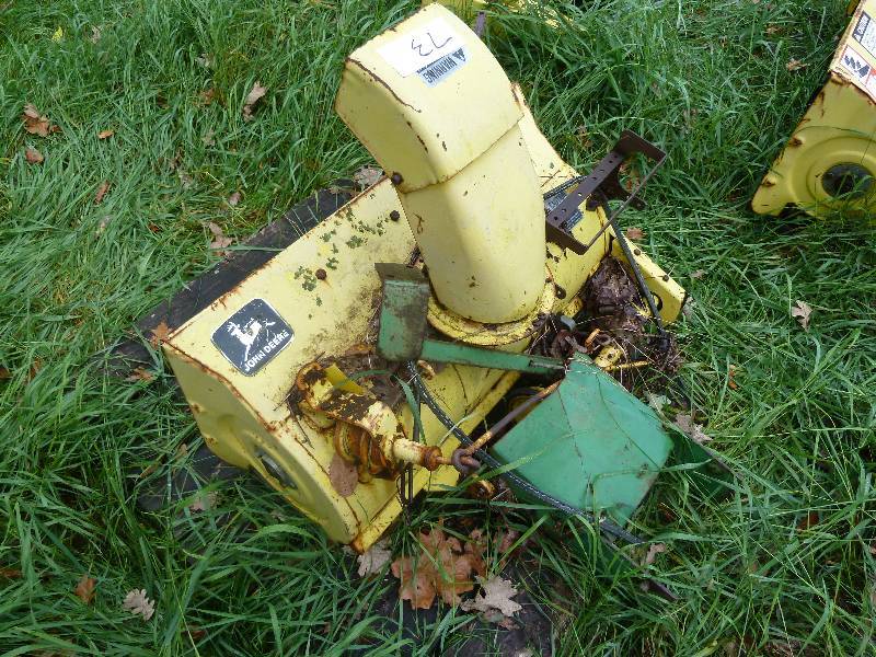 lot 73 image: John Deere Snowblower G321H