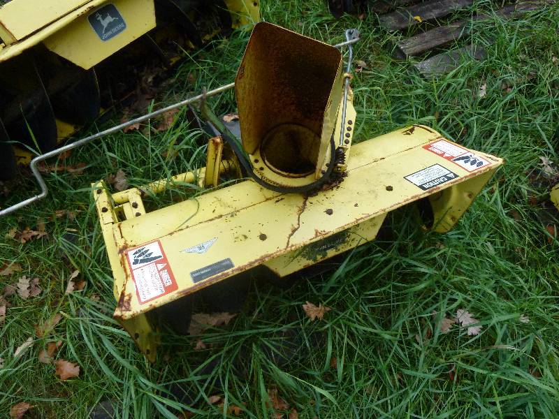 lot 74 image: John Deere Snowblower M00246X
