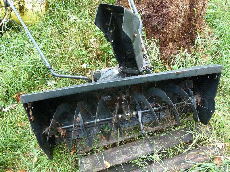 lot 75 image: Craftsman Snowblower