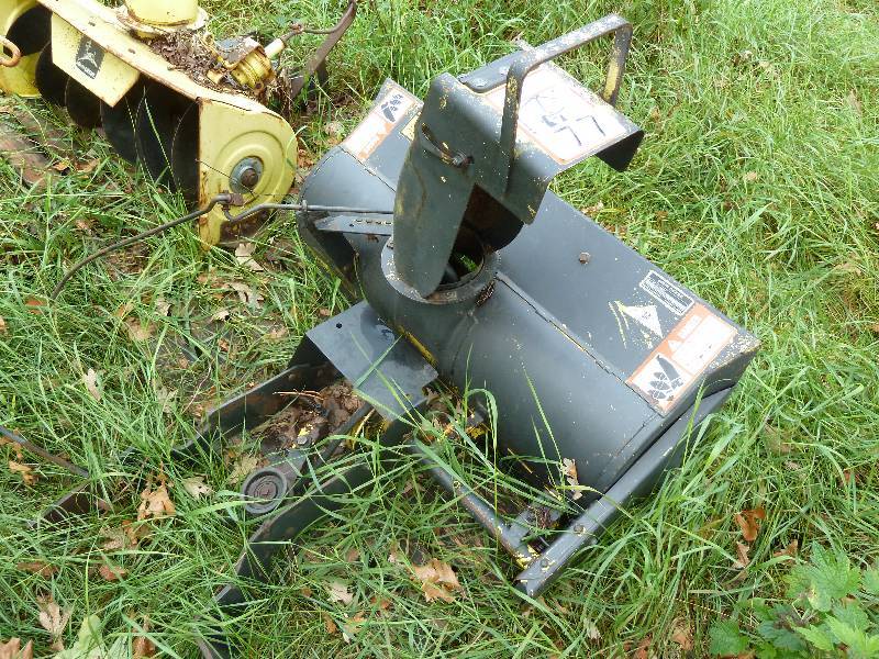 lot 77 image: John Deere Snowblower M00246X