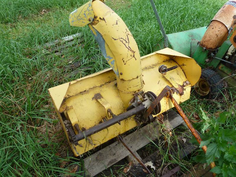 lot 79 image: Snowblower