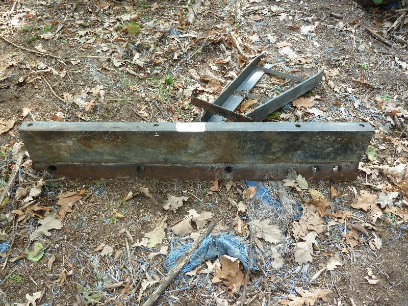lot 92 image: John Deere Vintage Belly Blade