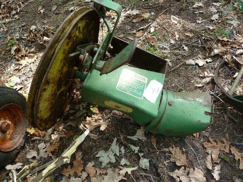 lot 94 image: John Deere Vintage Front Mount PTO