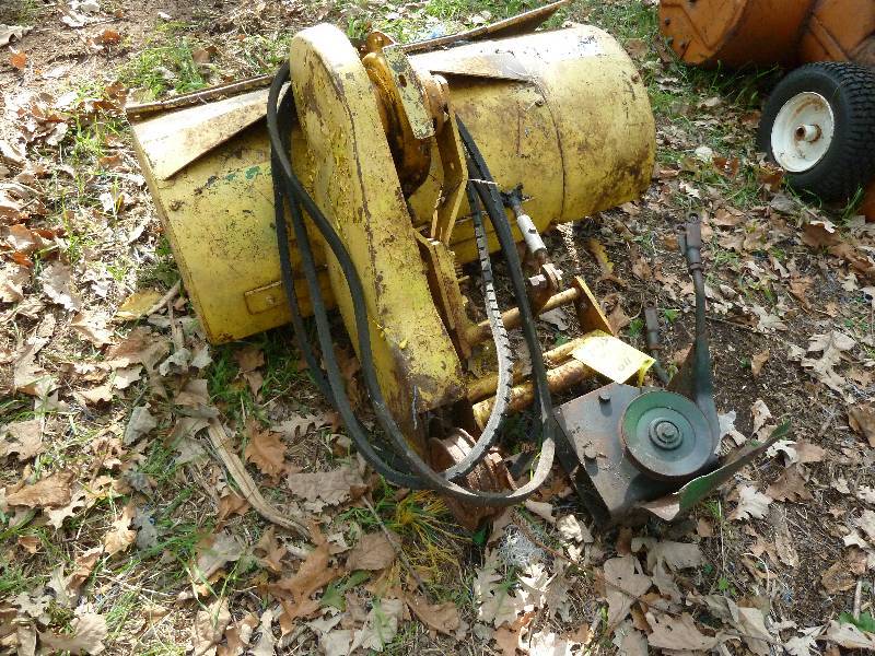 lot 99 image: John Deere Tiller