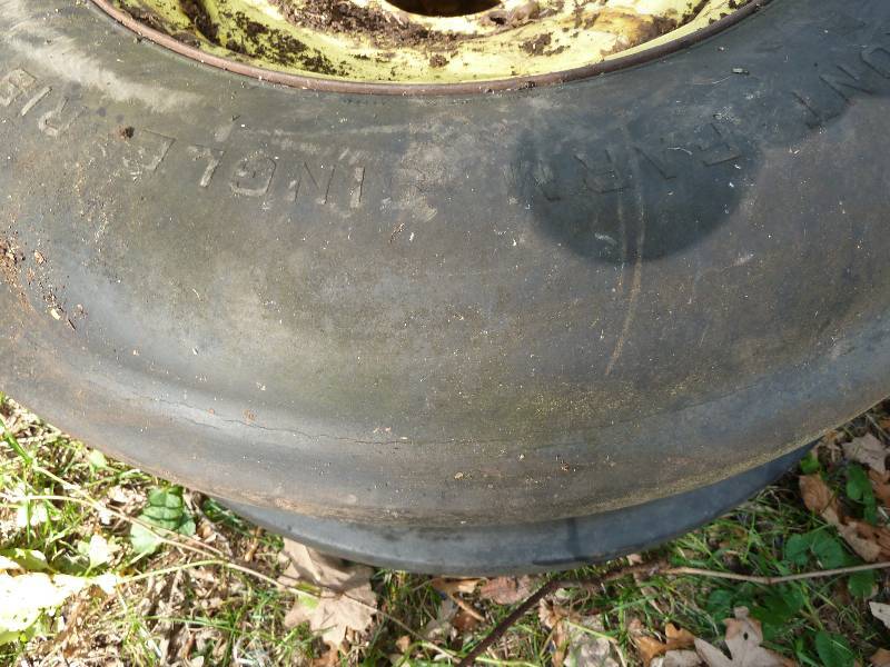 lot 100 image: John Deere Wheels