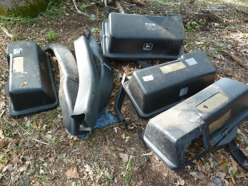 lot 102 image: Misc John Deere Bagger Parts