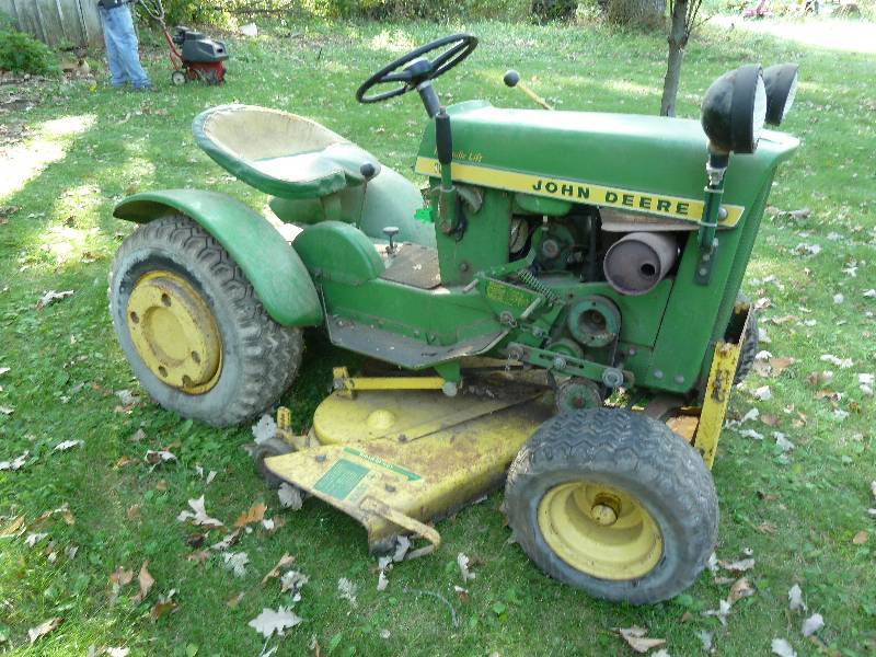 lot 107 image: John Deere Vintage 110 Hydro Round Fender Lawn Mower