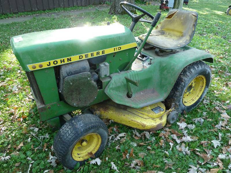 lot 108 image: John Deere Vintage 110 Riding Lawn Mower