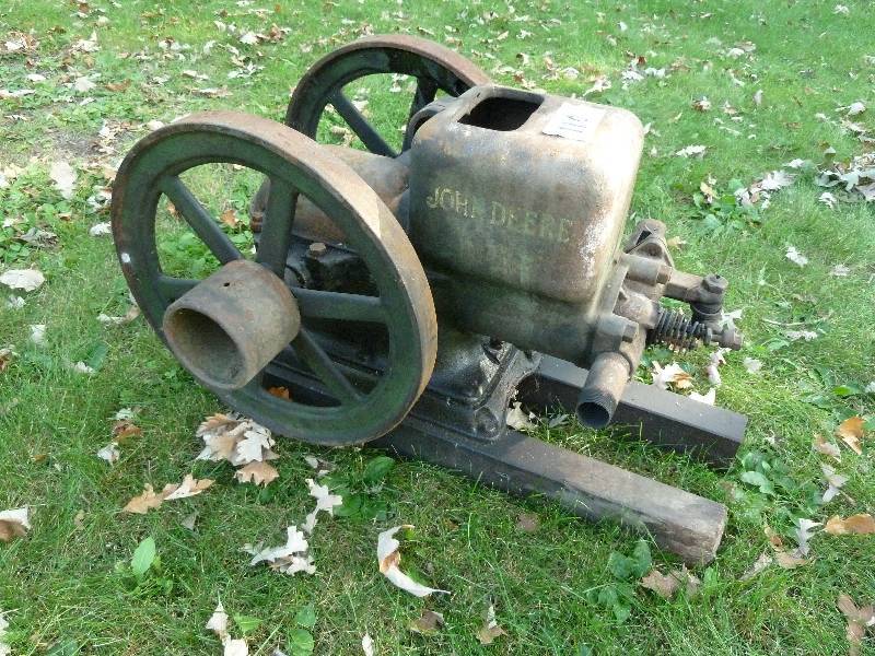 lot 110 image: John Deere Vintage Hit & Miss Engine