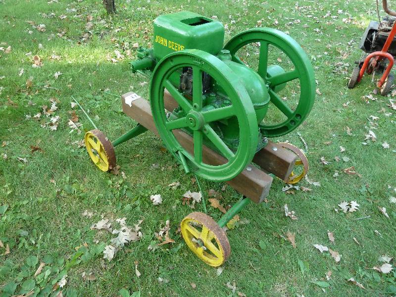 lot 112 image: John Deere Vintage Hit & Miss Engine Restored