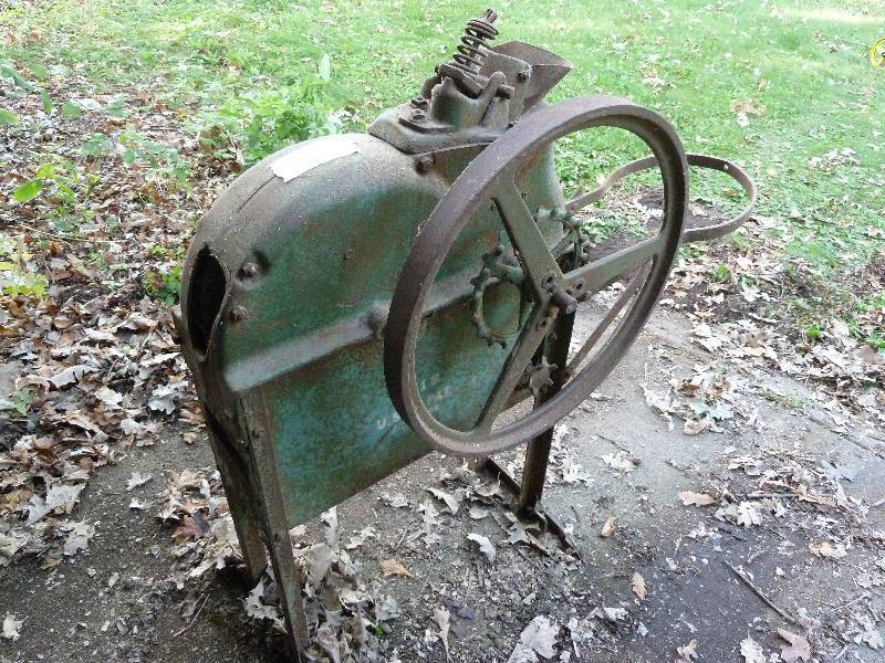 lot 113 image: Vintage Corn Sheller