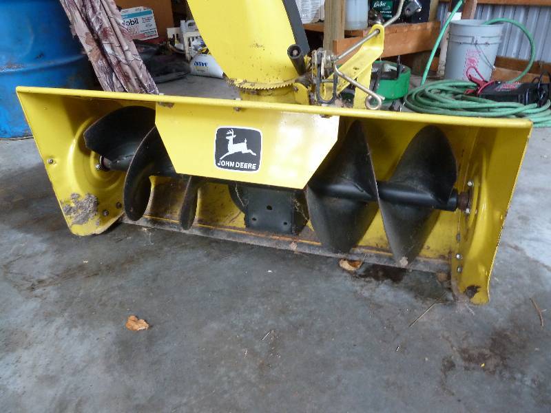 lot 119 image: John Deere Snowblower LX 172-188 Series
