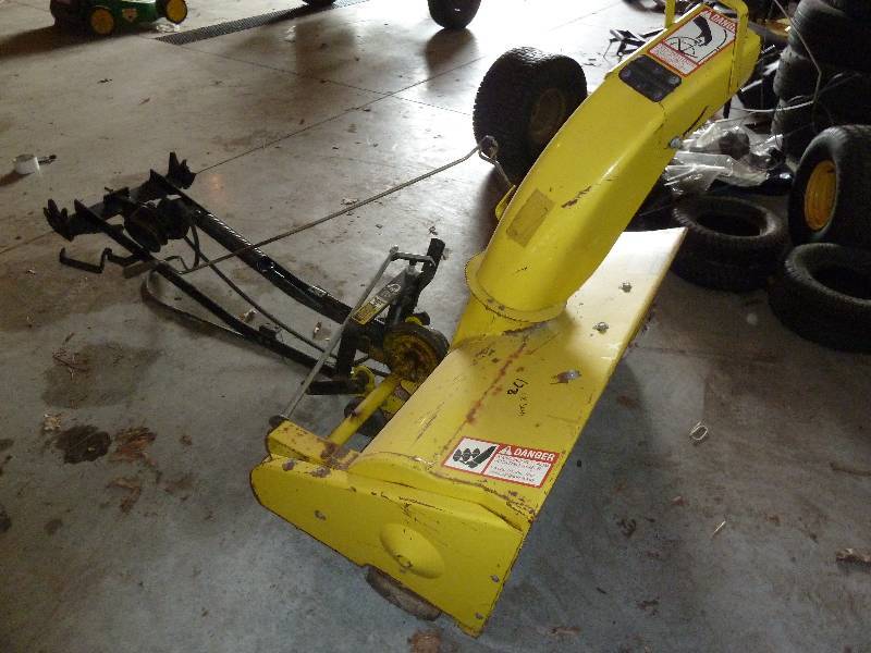 lot 126 image: John Deere Snowblower LX 172-188 Series