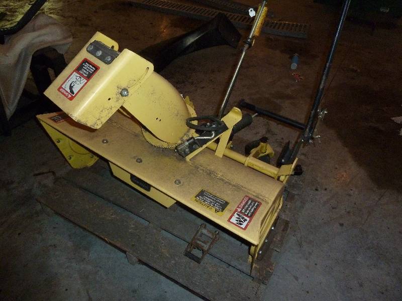 lot 129 image: John Deere Snowblower F500 F510 F252