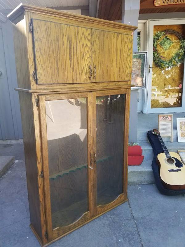 lot 1 image: Gun Cabinet With Great storage