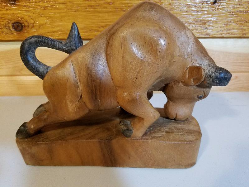 lot 21 image: Hand Carved Bull