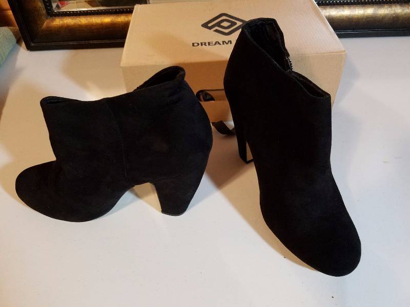 lot 15 image: Dream Pairs Ladies Zipper Boots...Brand new