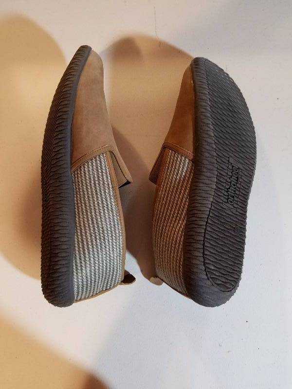lot 14 image: Orthaheel Loafers