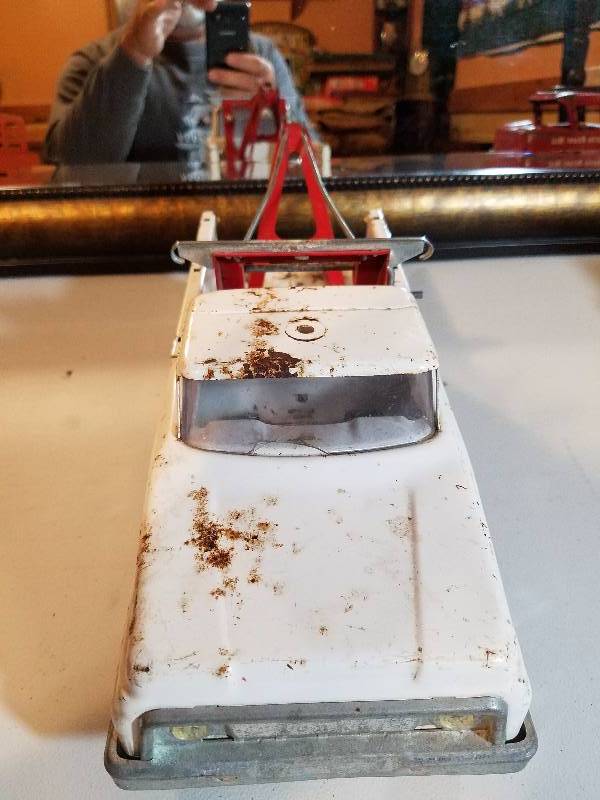 lot 18 image: Tonka Wrecker Truck...Solid Wheels