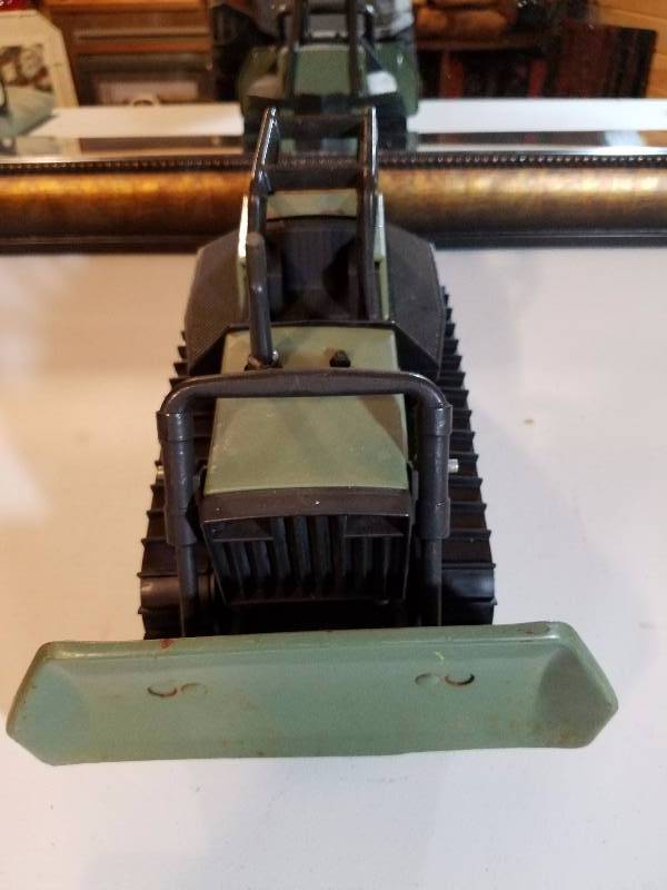 lot 30 image: Army Caterpillar