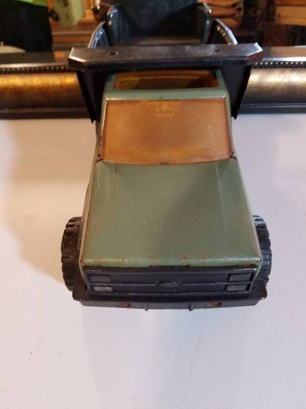 lot 33 image: Tonka...Dump Truck