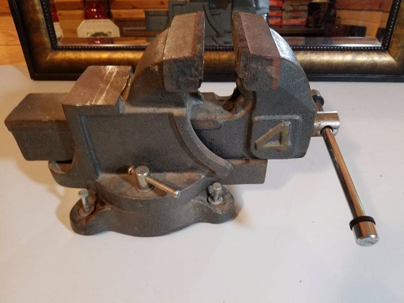 lot 43 image: Heavy Duty Bench Vise