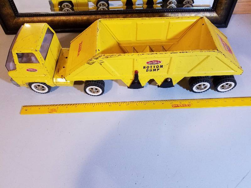 lot 42 image: Tonka Bottom Dump....50s60s