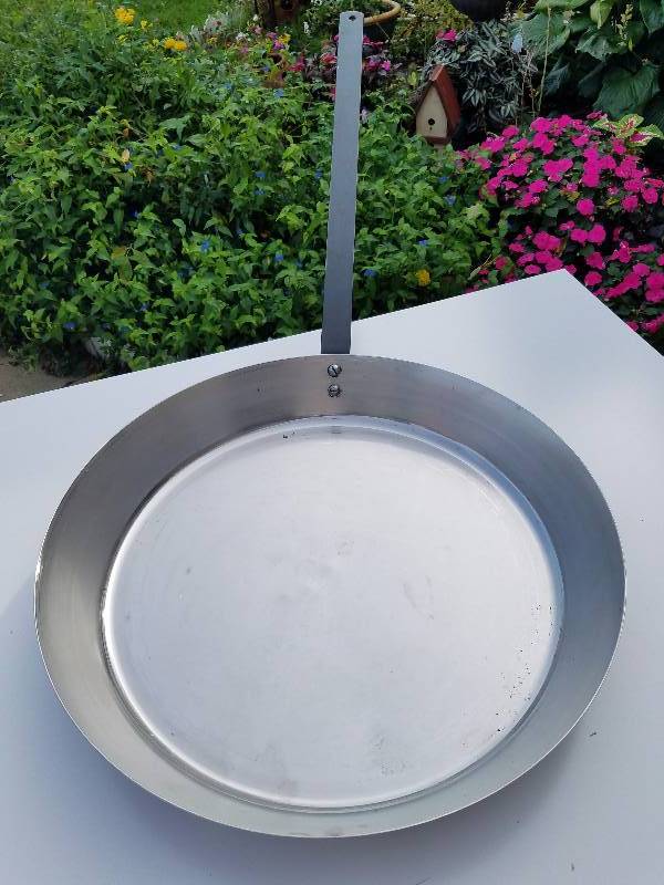 lot 72 image: Hunting Cabin Frying Pan 19