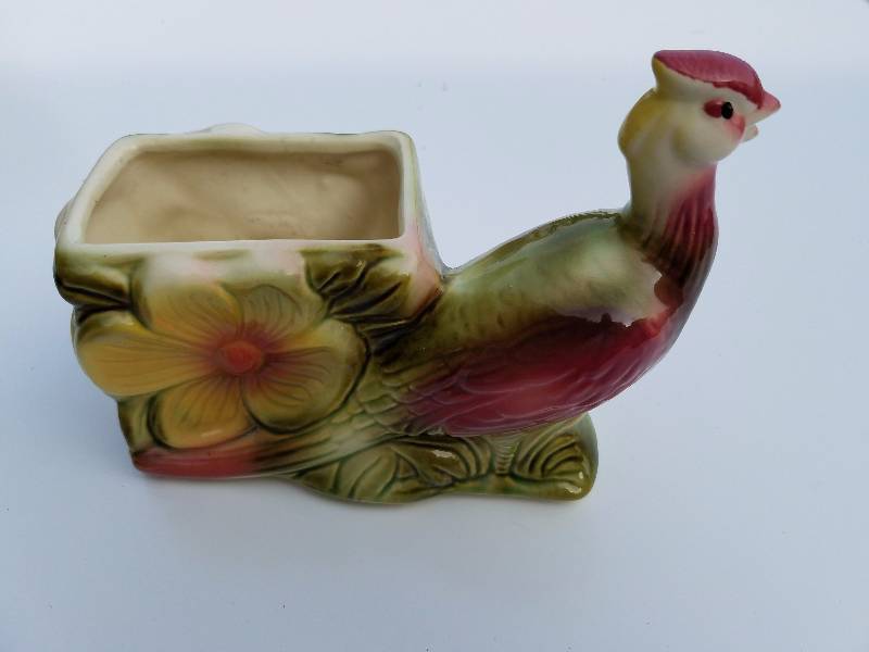 lot 84 image: Hull Pottery