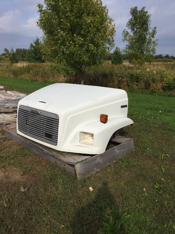 FREIGHTLINER FL80 HOOD