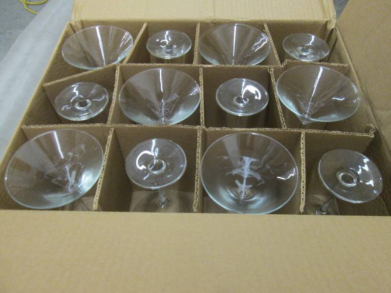 Case of 12 Libbey 8 oz Martini Glas...