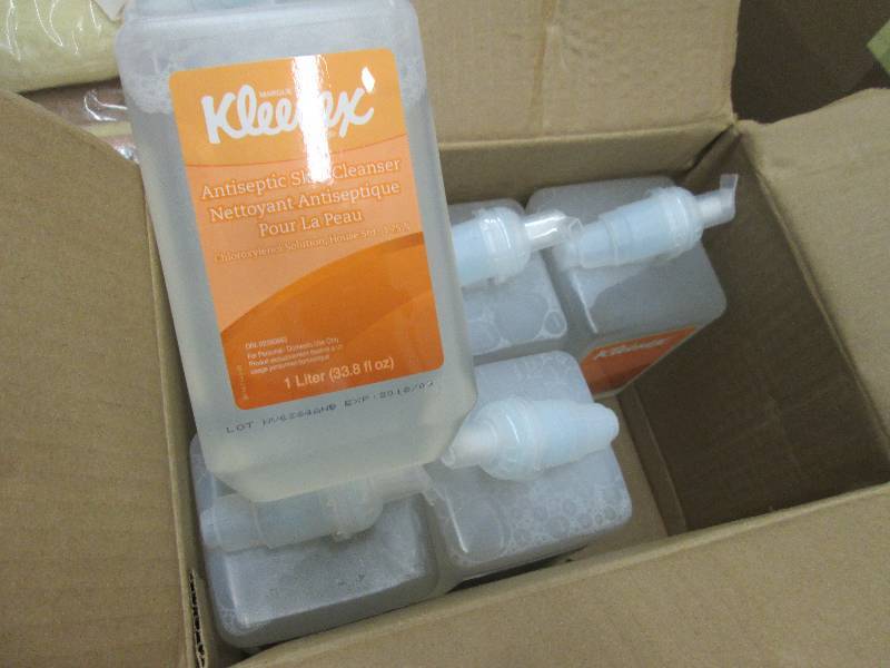 Case of 6- Liter Refills Kleenex An...