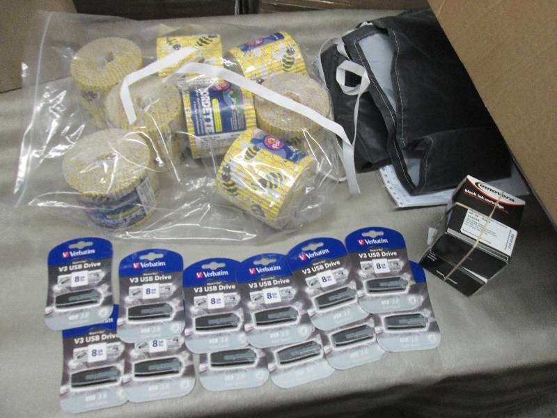 Lot of 12 Verbatim 8 GB Flashdrives...