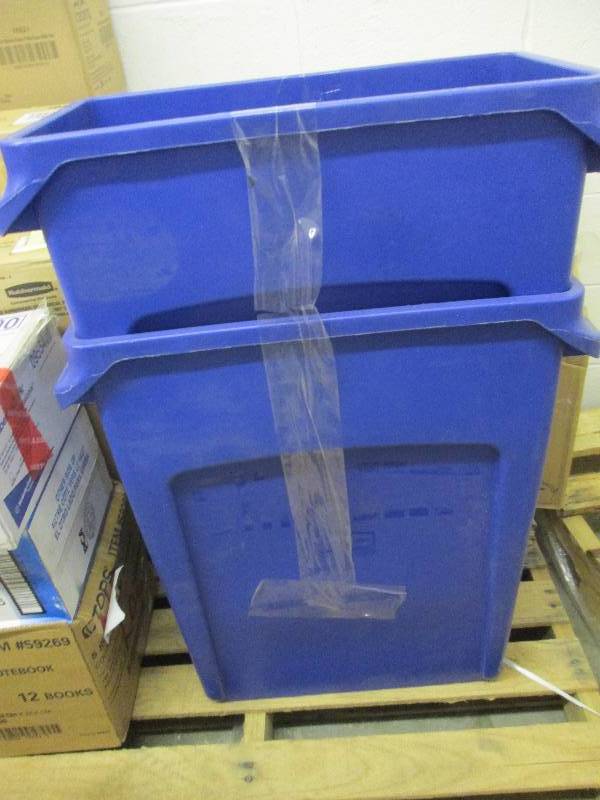 Lot of 2 Rubbermaid Commercial Larg...